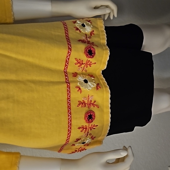 STORYBOOK KNITS Yellow Floral Embroidered Split Neck Sweater Medium - Picture 5 of 9
